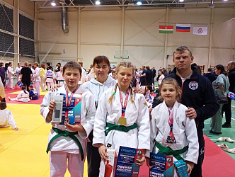 14 декабря в г. Боровск Калужской области состоялся Открытый турнир по борьбе дзюдо «SHE DERJAVA OBNINSK JUDO CUP» (юноши и девушки 2012-2013, 2014-2015 гг.р.). 